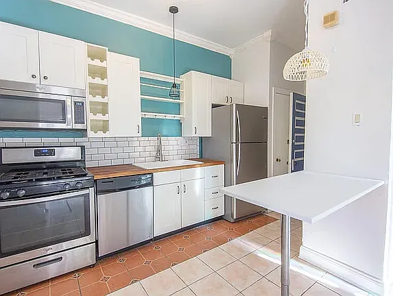 1 bed, 1100 sqft, $1,500 — Photo 3