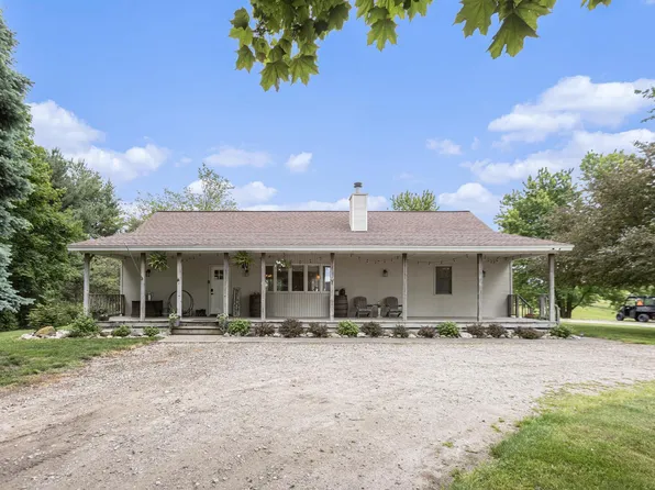 44 Parnell Ave SE, Lowell, MI 49331