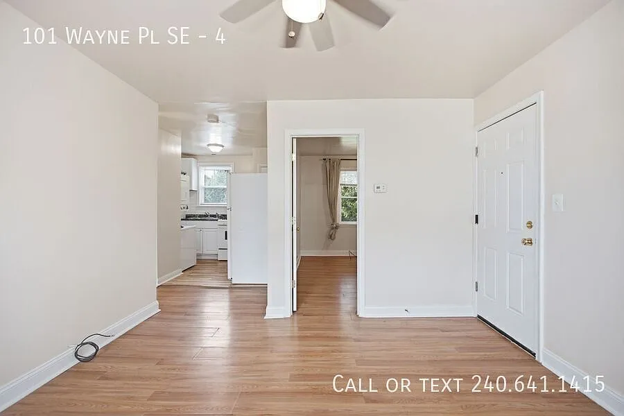 Charming 2 BR/1 BA Apartment in Congress Heights! — Photo 2