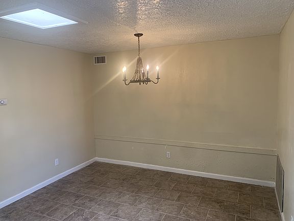4th image of 10608 Lakewood Ave