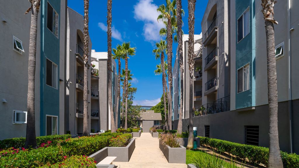 Del Mar Ridge apartments in San Diego