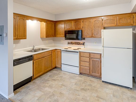 2nd image of 820 W Main St #3654217cc