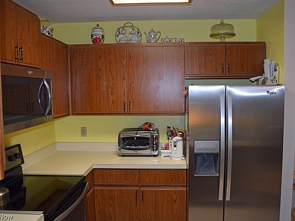 4th image of 7128 Village Dr