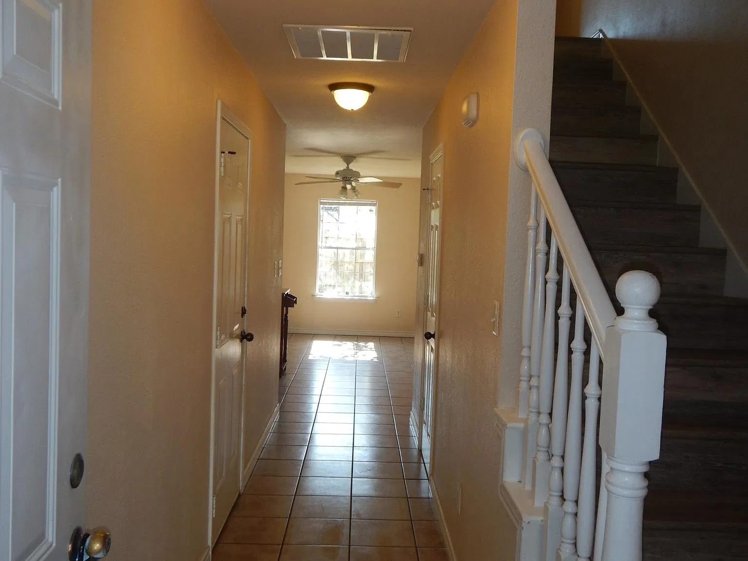 3 bed, 2.5 bath, 1282 sqft, $1,295 — Photo 3