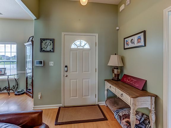 4th image of 130 Tate Dr