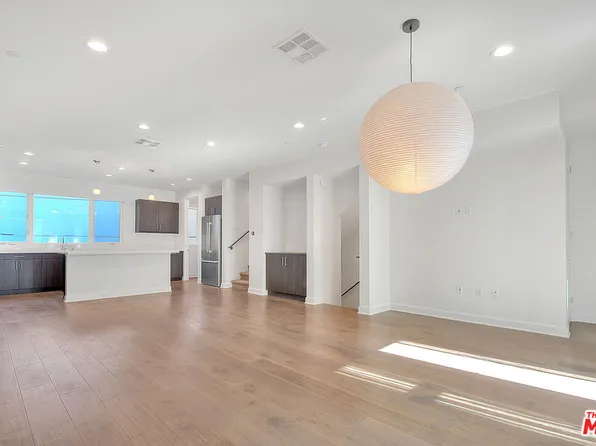 6910 N Tierno Ln, Los Angeles, CA 90038