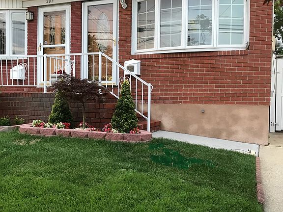3rd image of 201 Greaves Ave