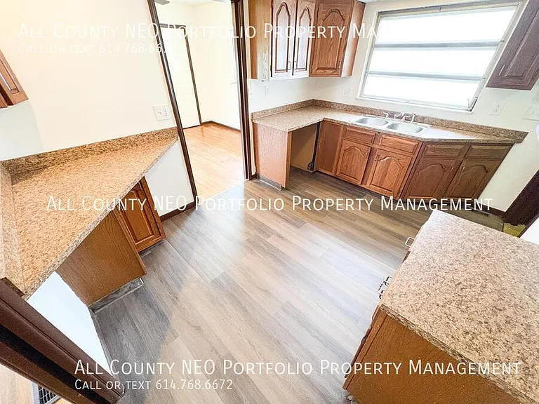 400 S Highland Ave — Photo 11