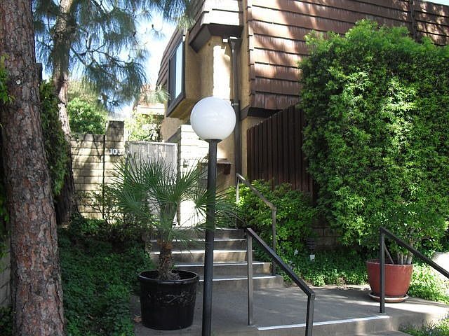 2nd image of 103 E Sierra Madre Blvd