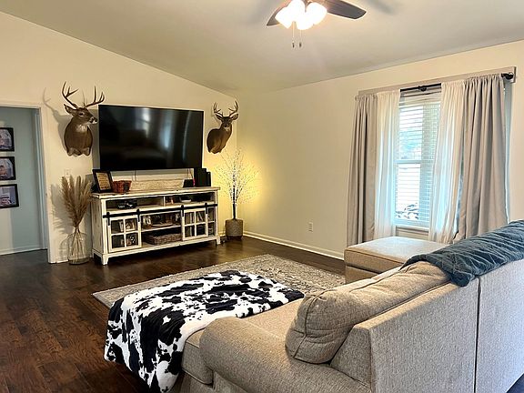 2nd image of 121 Country Dr