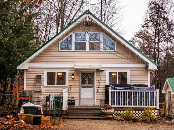 22 Hemlock Street, Hillsborough, NH 03244-5028