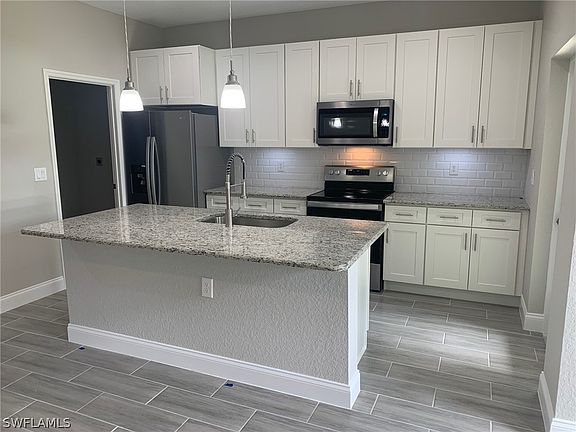 3rd image of 8013 Sandalwood Cir