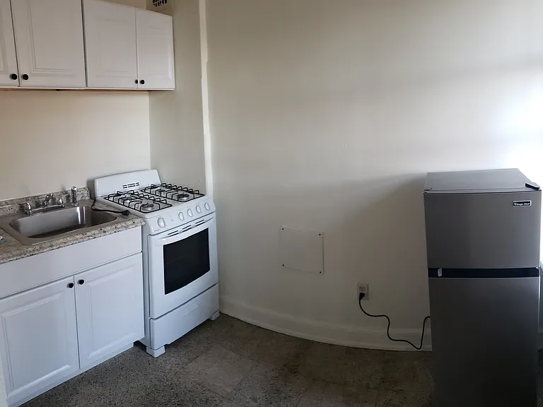1133 E Pleasant St — Photo 5