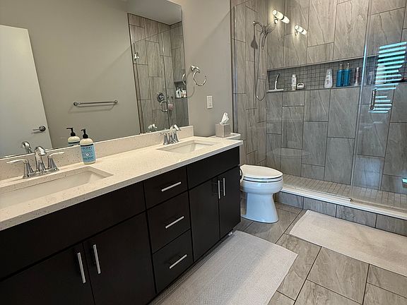 3rd image of 1246 W 70th St
