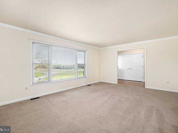 5th image of 20083 Miller Dr