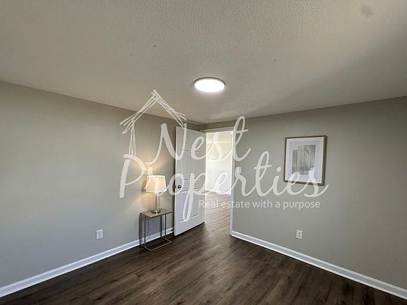 5th image of 2515 Douglas Rd