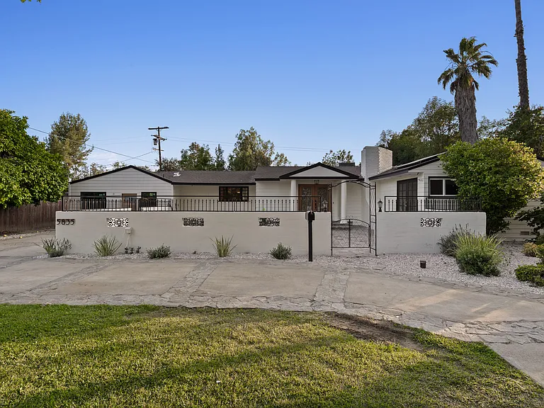 5835 Hillview Park Ave — Photo 55