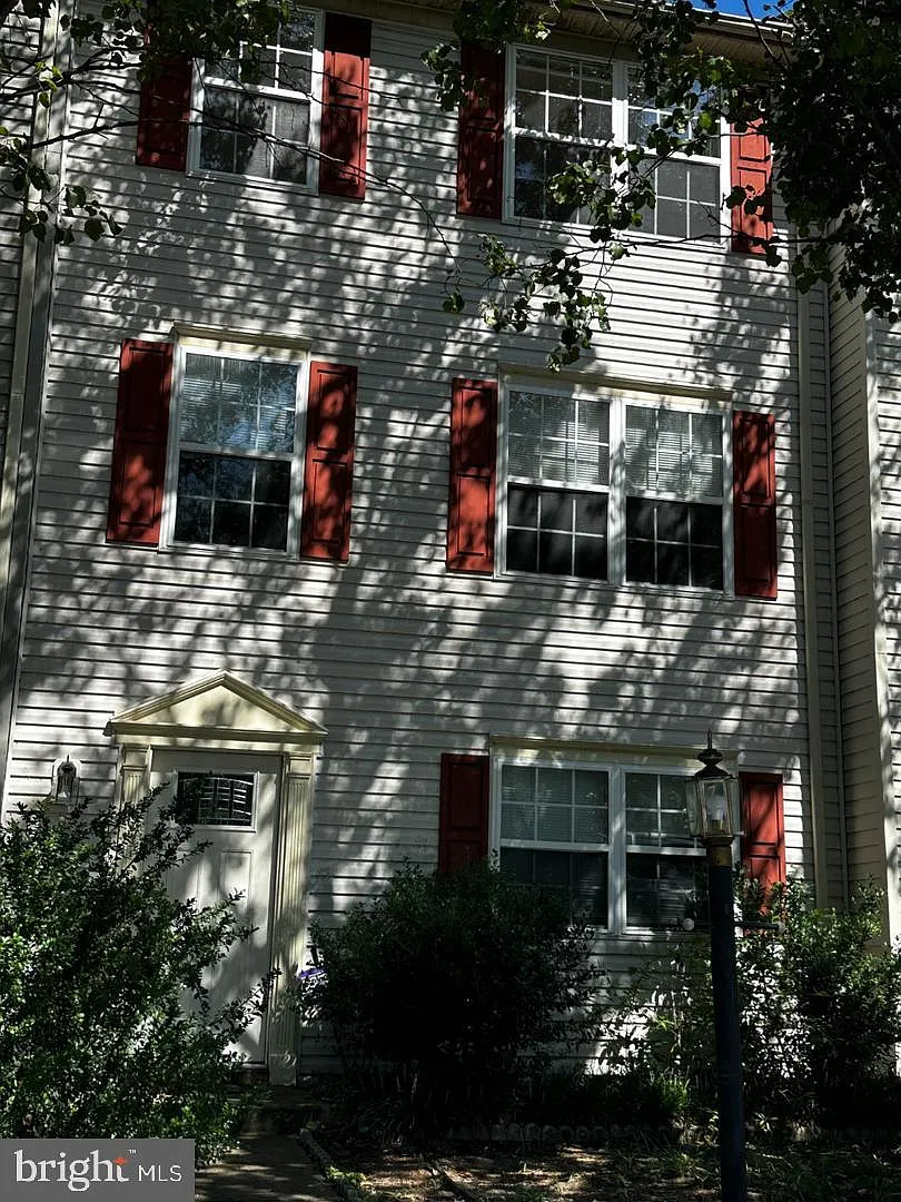 3 bed, 2.0 bath, 2280 sqft, $2,199 — Photo 1