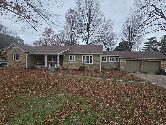 2nd image of 335 W Cleburn St