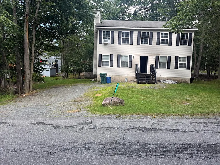 8866 Chipmunk Ln — Photo 1