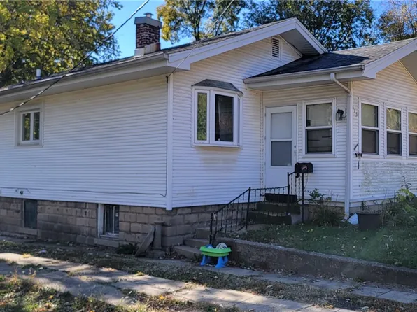 613 E 5th St, Pana, IL 62557