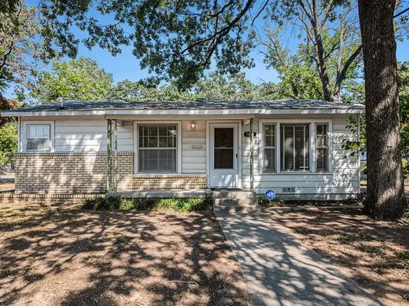 1862 Oakwood St, Haltom City, TX 76117