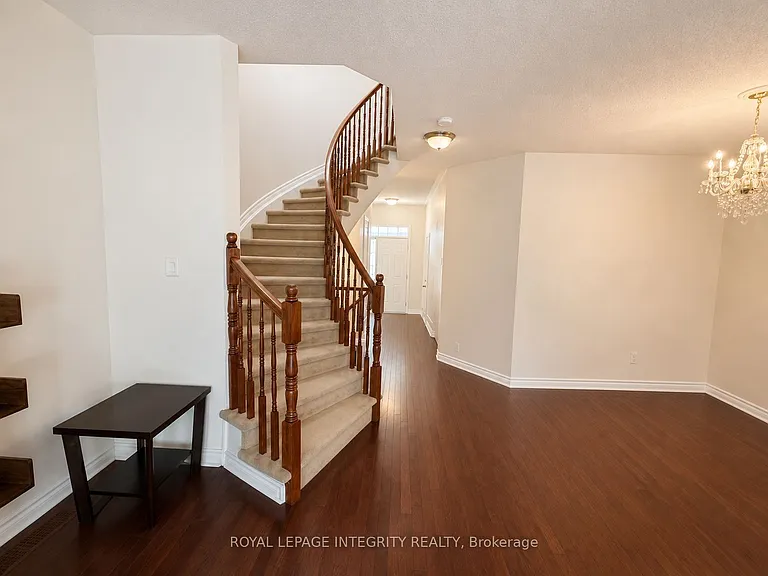 106 Hornchurch Ln — Photo 4