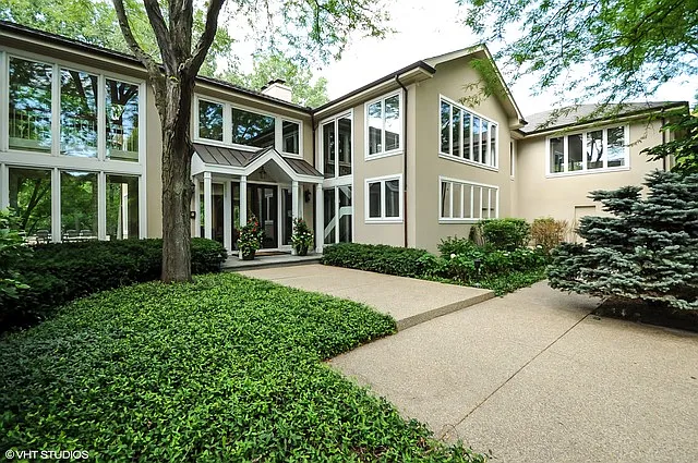 8 Lakewood Dr photo 1
