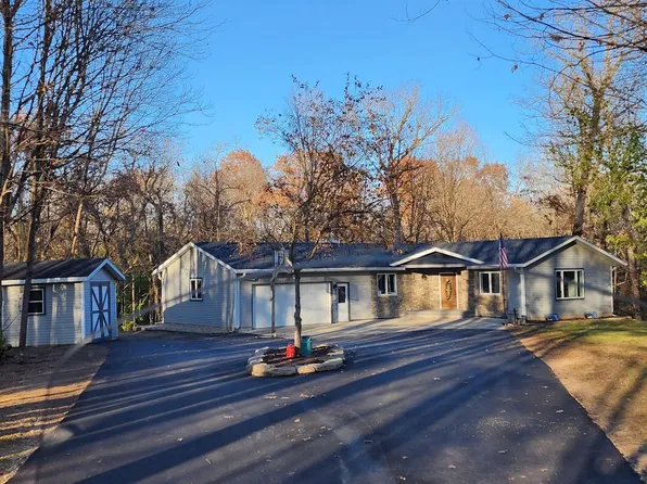 S8185 Woodland Ct, Merrimac, WI 53561