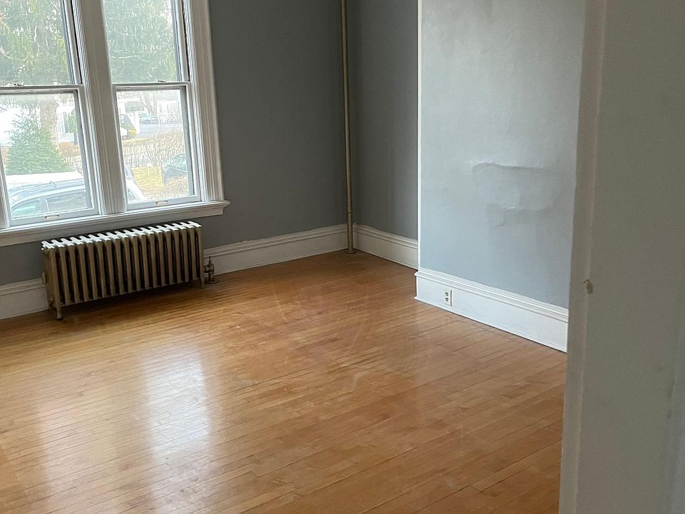 2nd image of 121 Prospect St Floor 1