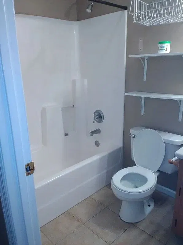 3 bed, $1,100 — Photo 4