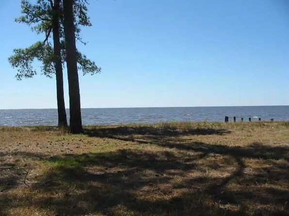 102 Waterside Dr, Harbinger, NC 27941