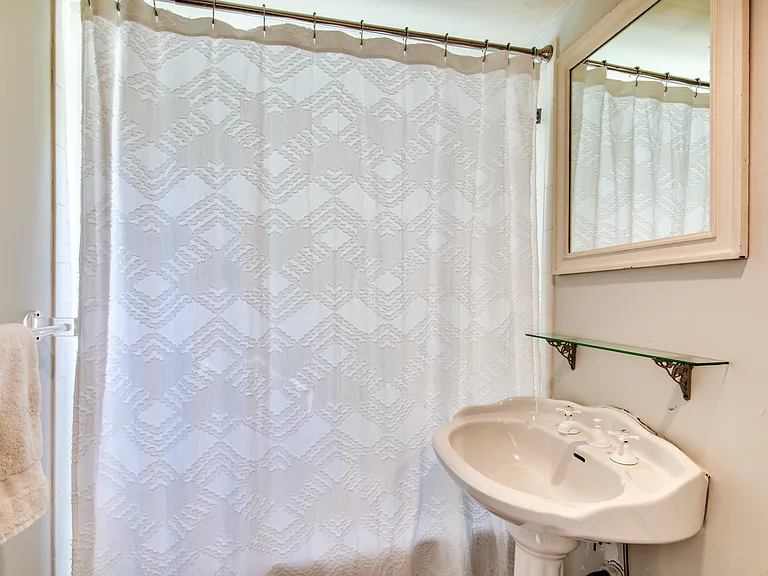 77 Gardiner Dr — Photo 9