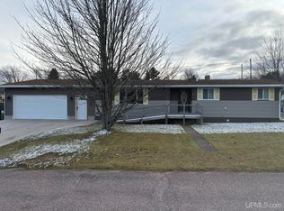 1860 Cindy St, Ishpeming, MI 49849