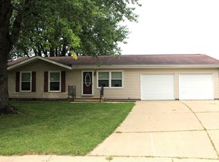 11 Bradley Ct, Clinton, IL 61727