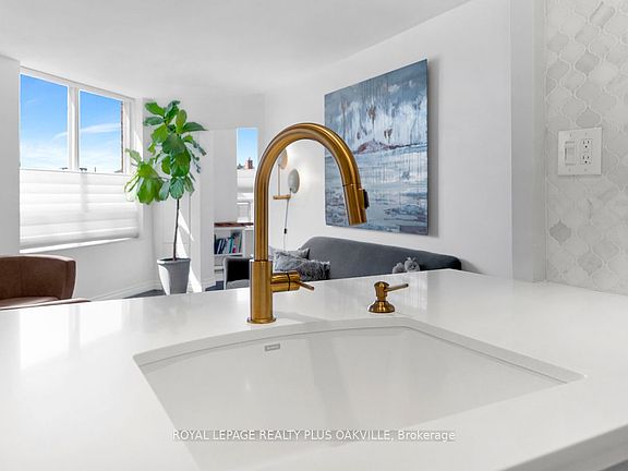 4th image of 185 Robinson St #315
