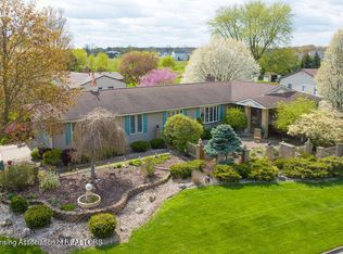 10567 Countryside Dr, Grand Ledge, MI 48837