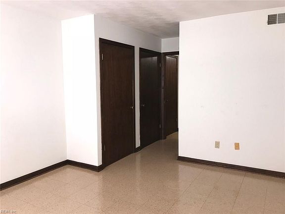 2nd image of 1049 W 49th St #314