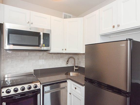 3rd image of 640 W Wrightwood Ave APT 103