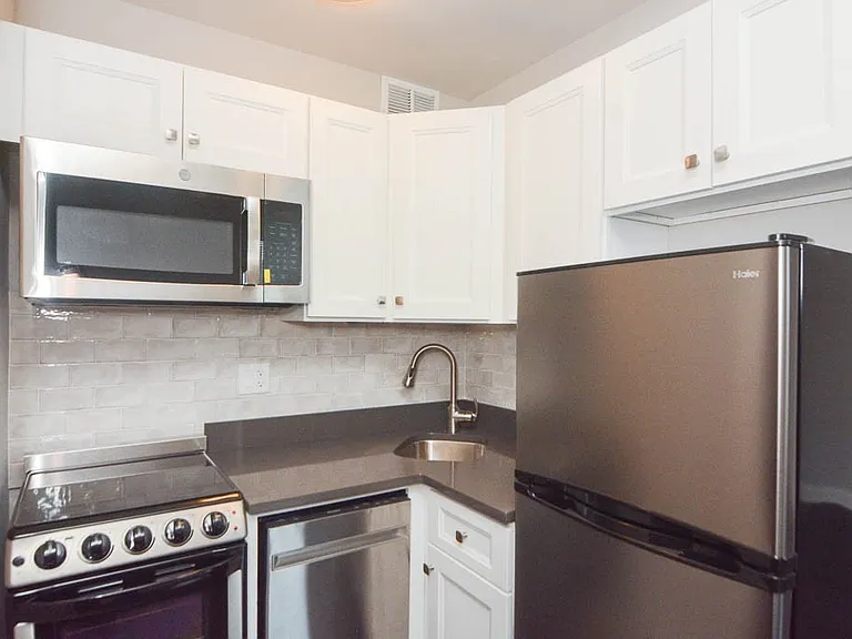640 W Wrightwood Ave #103 — Photo 3