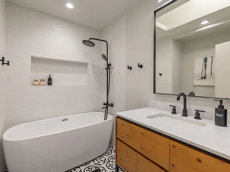 406 N Signal St — Photo 15