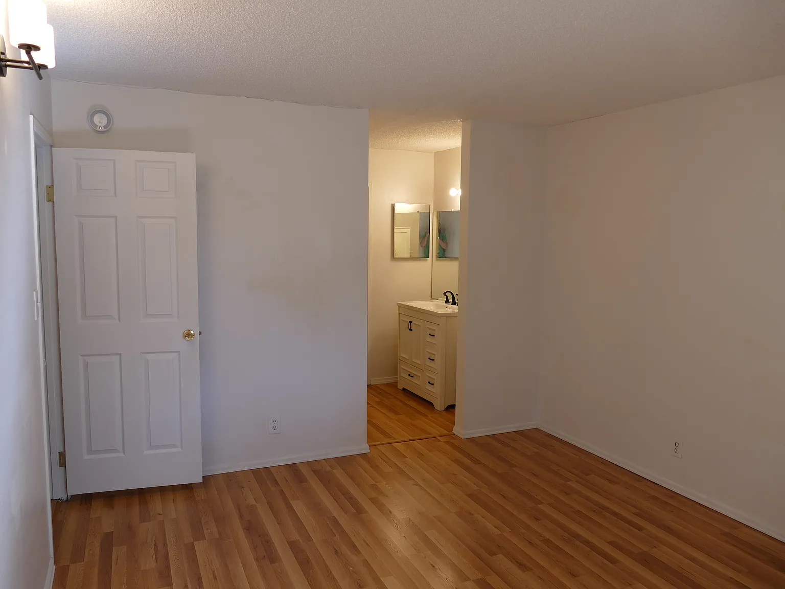2 bed, 954 sqft, $1,800 — Photo 4