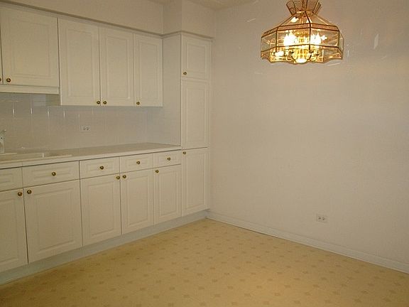 4th image of 7021 W Touhy Ave APT 205