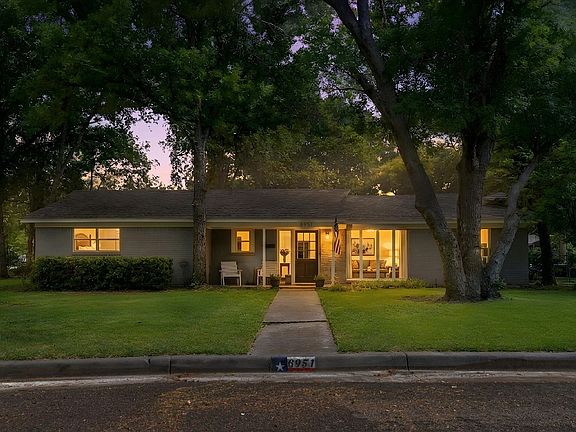 2nd image of 6951 Pinon St