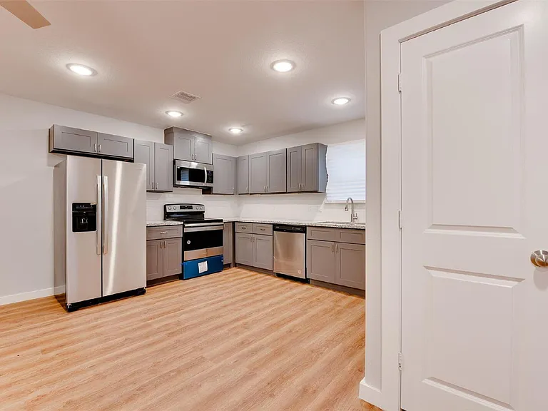 2702 Reid St #A — Photo 8