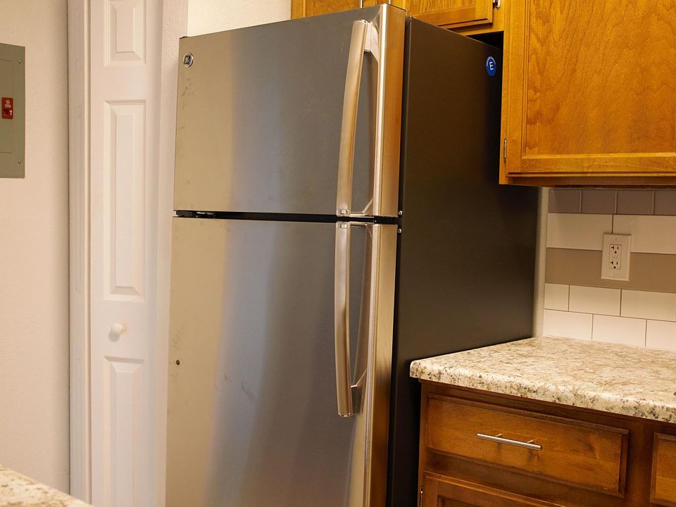 17.3 cubic feet of stainless steel refrigerator by GE