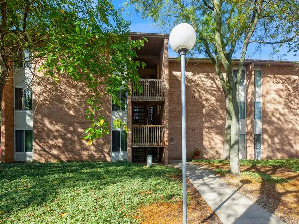 6008 E Lake Dr APT 1B, Lisle, IL 60532