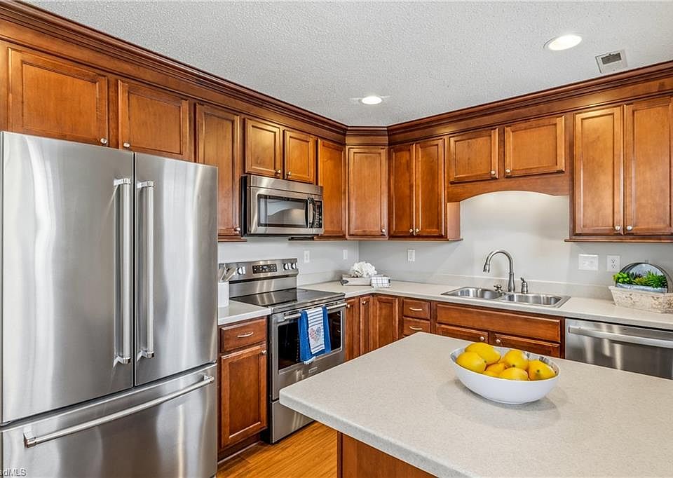 1st image of 3229 Regents Park Ln Unit A