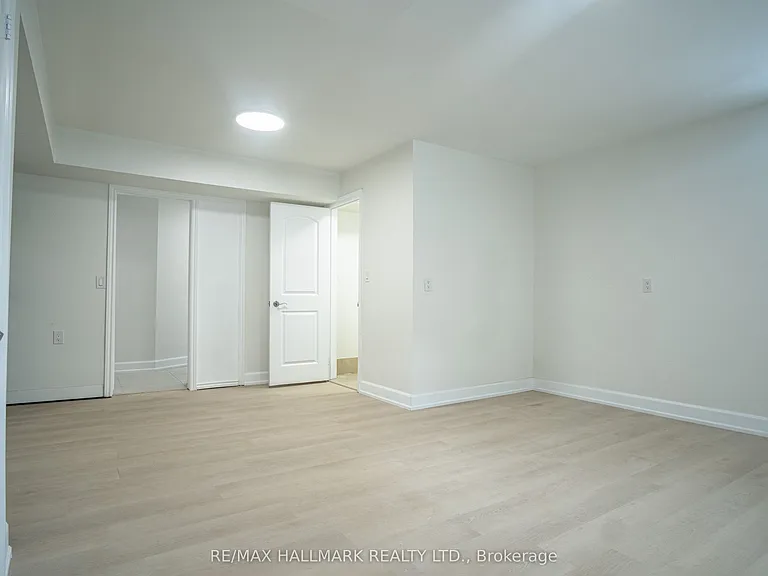 118 Fairholme Ave #2 — Photo 4