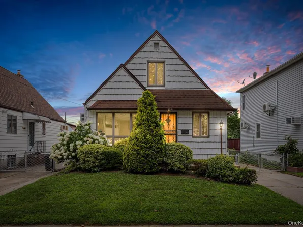 81-40 268th Street, Glen Oaks, NY 11004